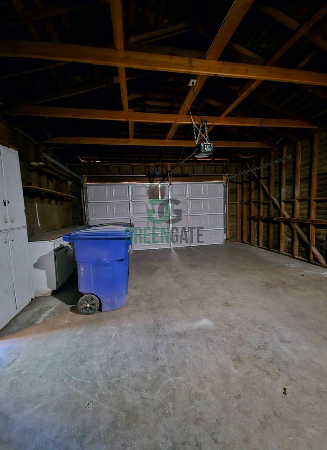 Building Photo - Rent Reduced! 3 Bedroom, 1 Bathroom Home W...