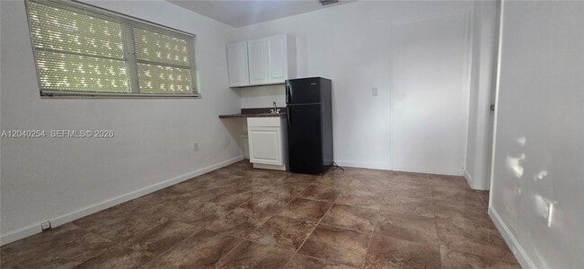 Building Photo - 201 SW 30th Ct