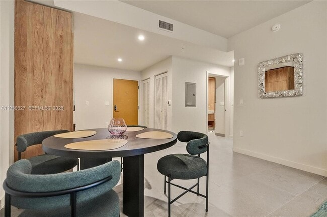 Building Photo - 11 NE 6th St