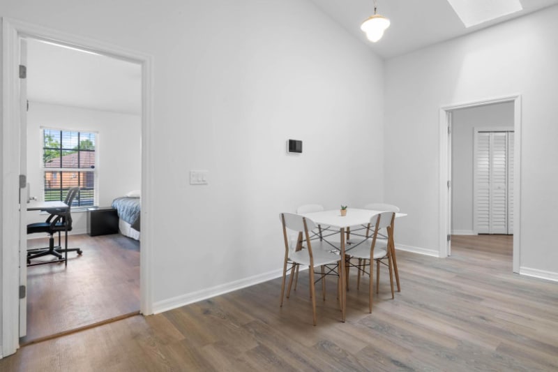 Building Photo - 802 Abbott Ave