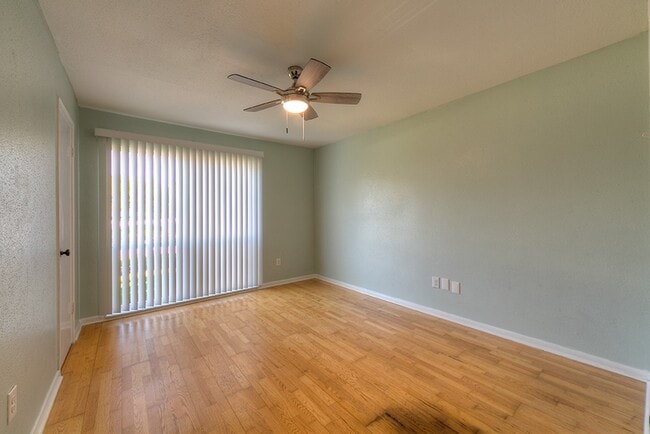 Building Photo - 93 Lakeview Village