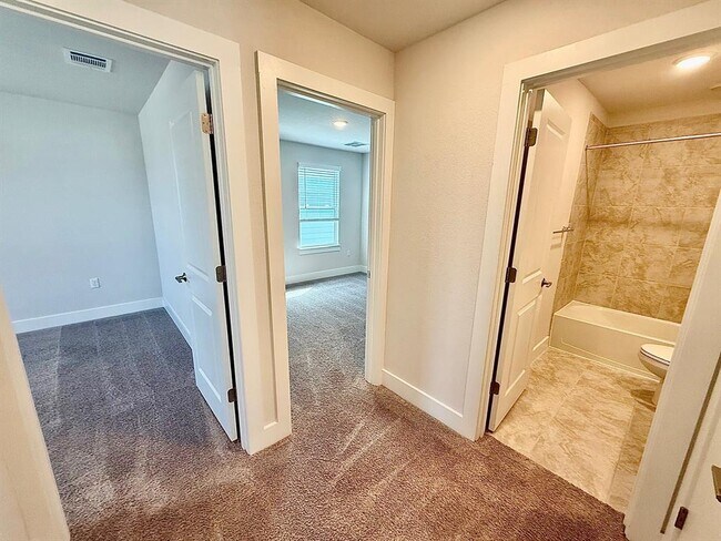 Building Photo - 15705 Oglethorpe Dr