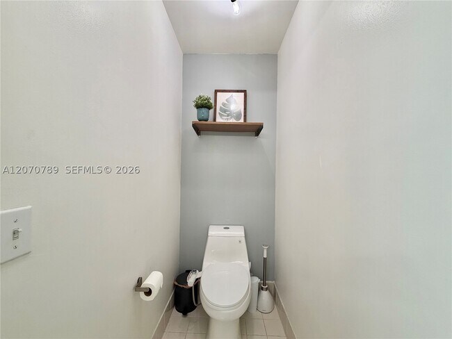 Building Photo - 415 NW 165th Ave