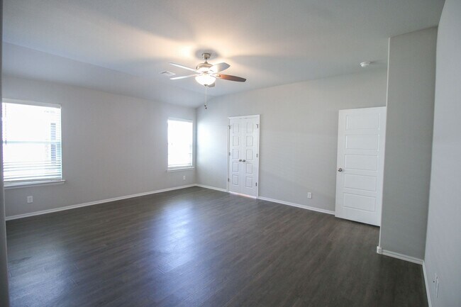 Building Photo - 5309 S Nassau Ave