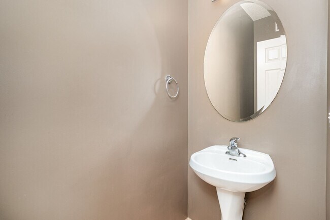 Building Photo - 2 Bed | 2 Bath in The Lakes of Blaine