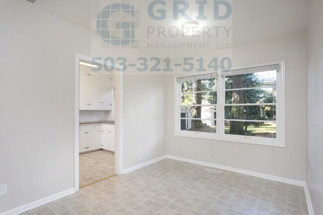 Building Photo - Spacious 3 Bedroom Home Available on Fores...