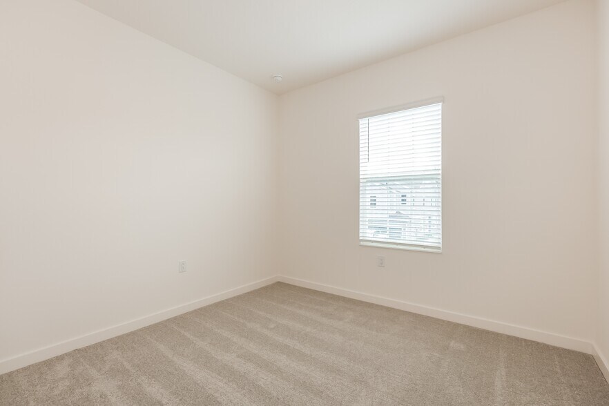 Building Photo - 1458 Tristar Dr