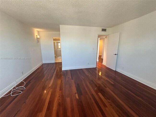 Building Photo - 401 Golden Isles Dr