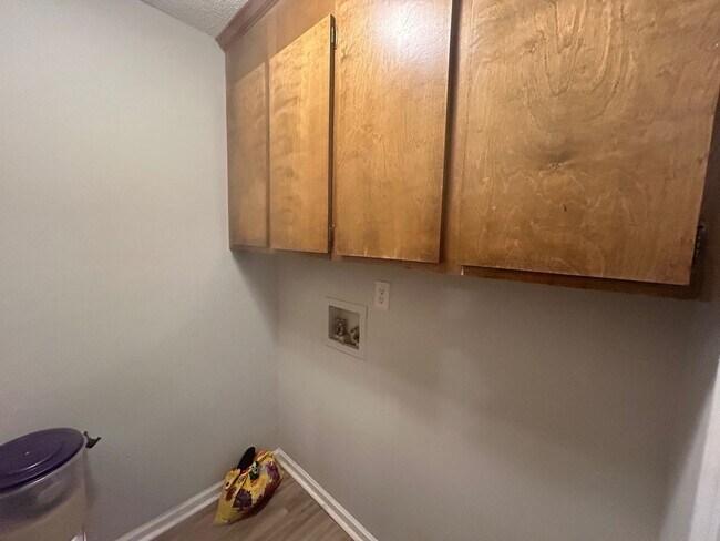 Building Photo - 113 Manorwood Ct