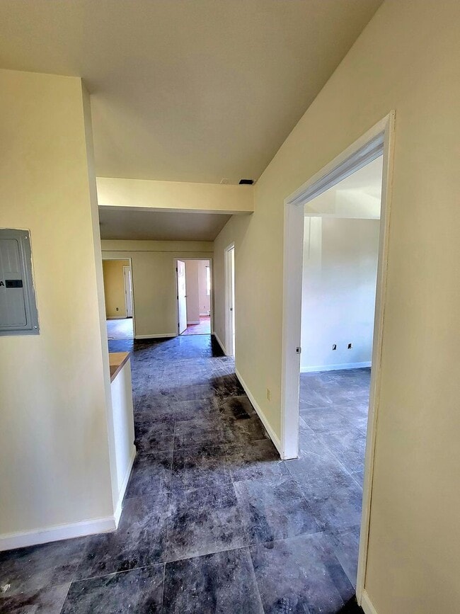 Building Photo - 4004