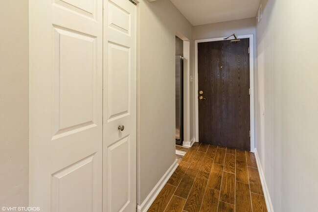 Building Photo - 700 Perrie Dr