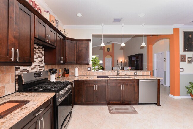 Building Photo - 329 NW Treeline Trce