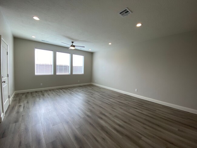 Building Photo - SAND HOLLOW TOWNHOME FOR RENT!