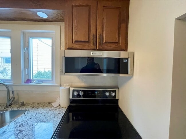 Building Photo - 206 E Edwards St