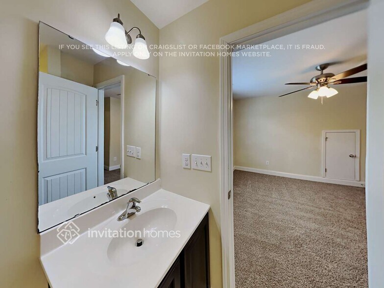 Building Photo - 143 Davelyn Ct