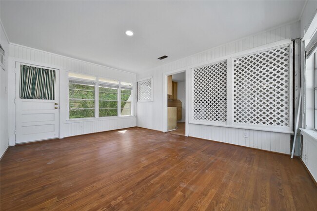 Building Photo - 504 N Magnolia Dr