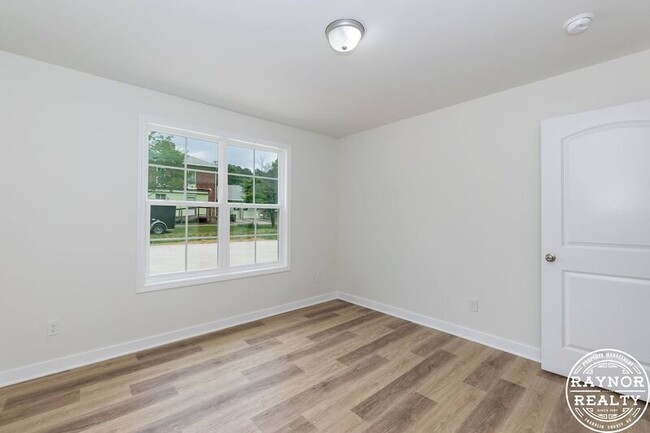 Building Photo - 411 S Chavis St
