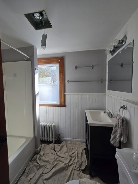 Building Photo - 208 Walnut St