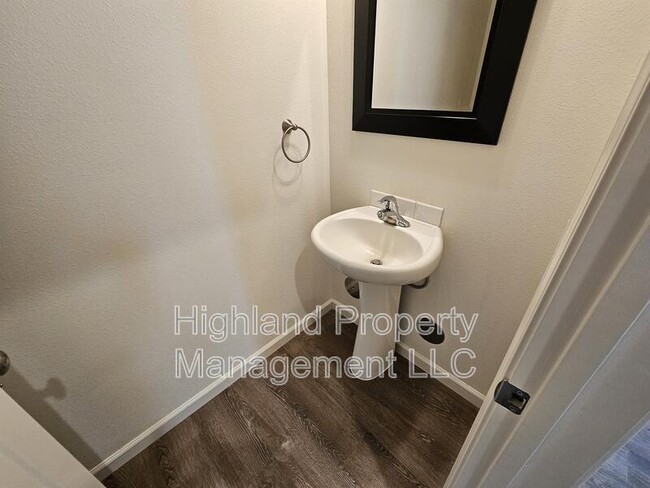 Building Photo - 502 NE Stadium Way