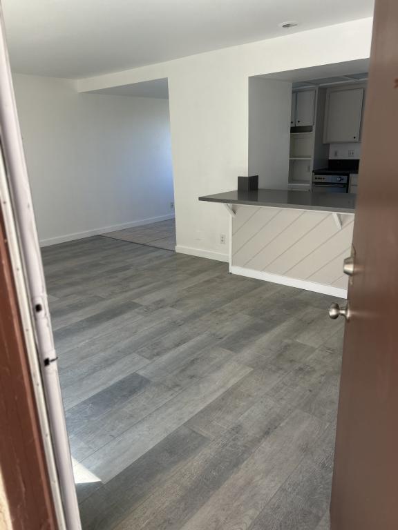 Building Photo - 120 E Ave Q7