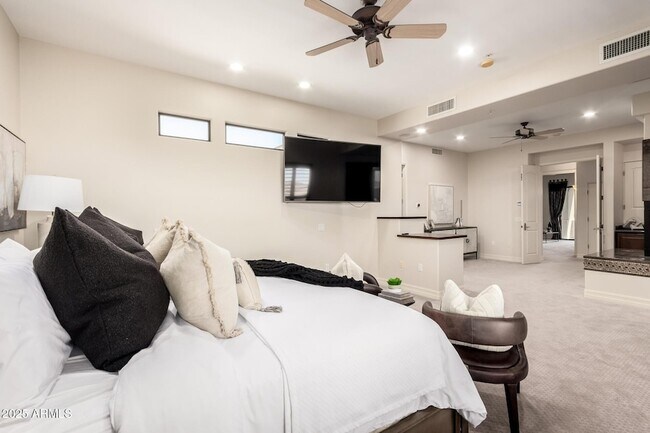 Building Photo - 8614 N 17th Pl