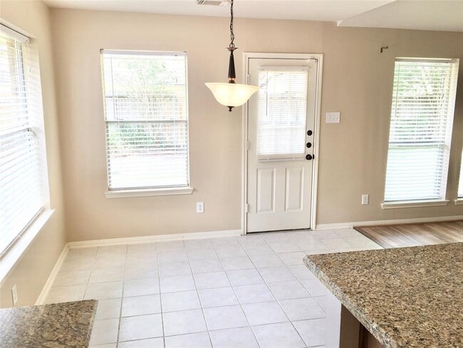 Building Photo - 4935 Linden Pl