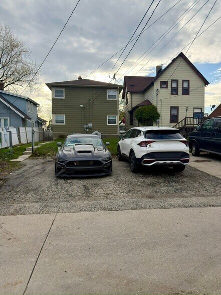 Building Photo - 1730 S 71st St