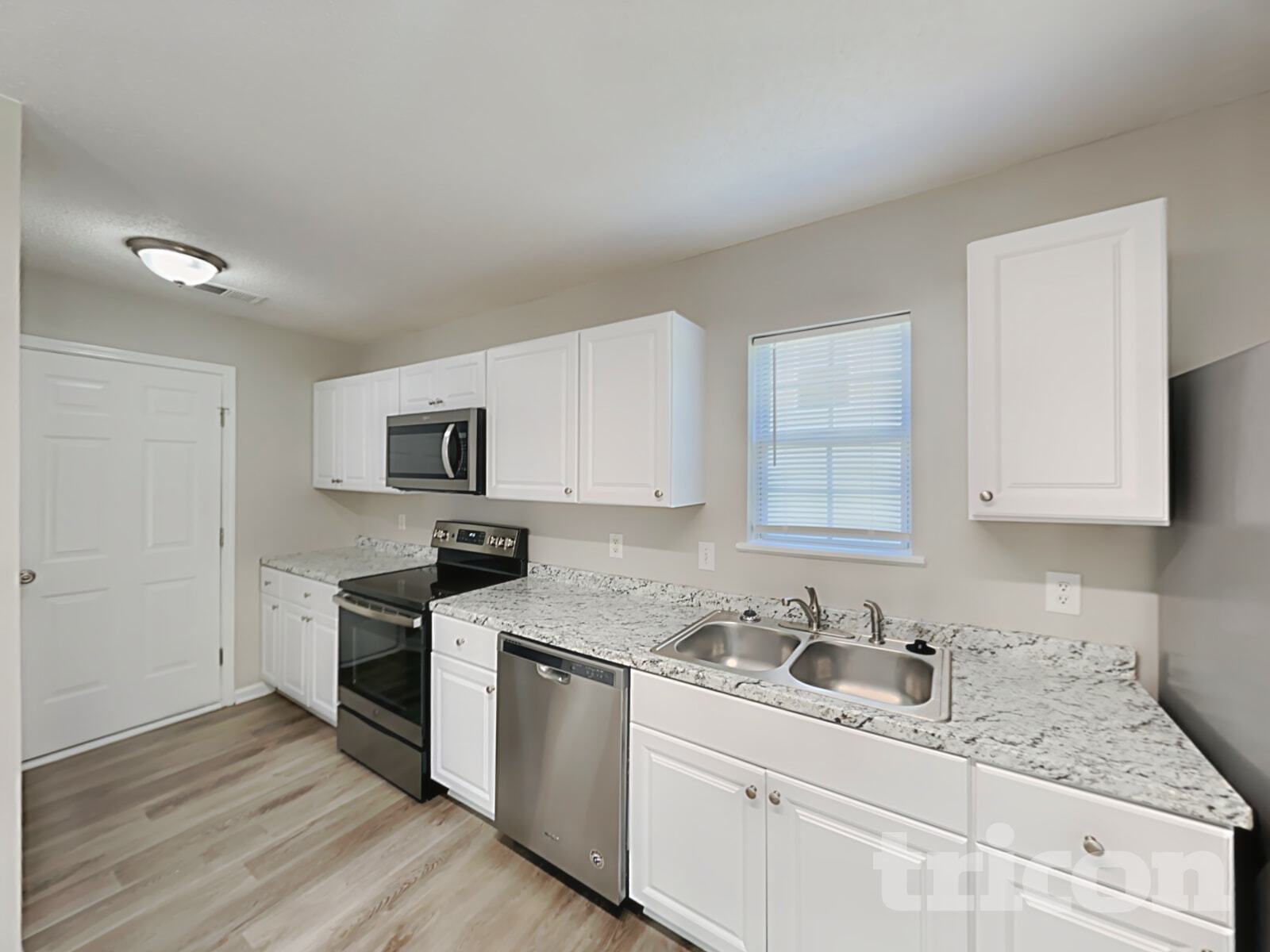 Building Photo - 1952 Lake Carolina Dr