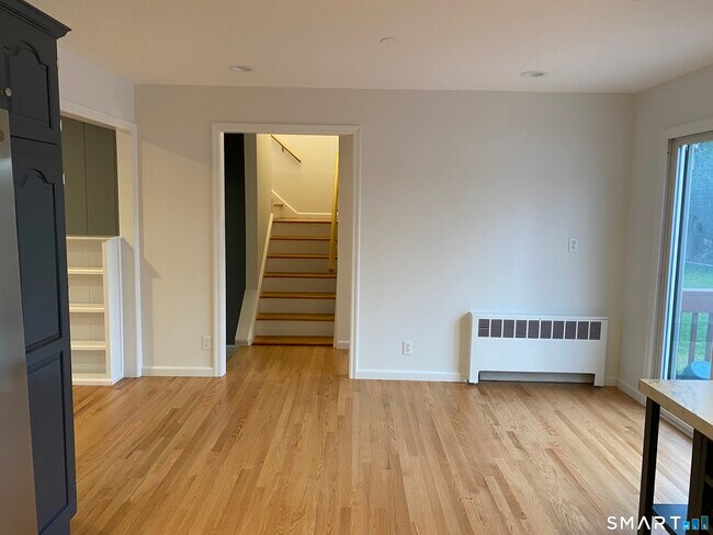 Building Photo - 61 Kenilworth Dr W