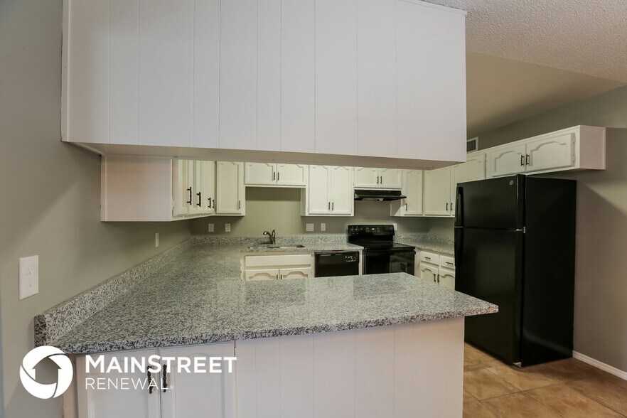 Building Photo - 1347 W 7th Dr