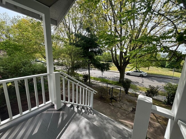 Building Photo - Available Now! Charming Home Across from Judkins Park