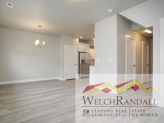 Building Photo - 3 Bed 2.5 Bath Beautiful Townhome in West ...