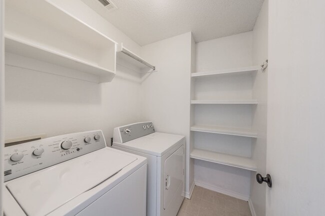Building Photo - Spacious single-story 4-bedroom, 2-bath home in Arlington, Mansfield ISD