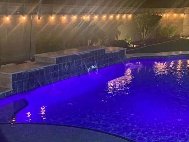 Building Photo - Gorgeous 5 Bed 3.5 Bath 3 Car garage home with private pool + SOLAR in gated community in Peoria