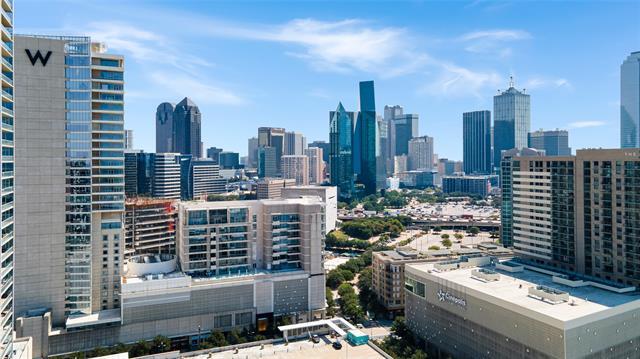 Building Photo - 2408 Victory Park Ln