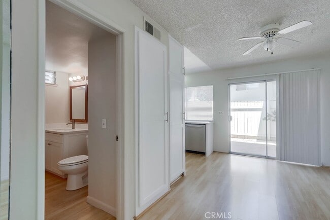 Building Photo - 9502 Pettswood Dr