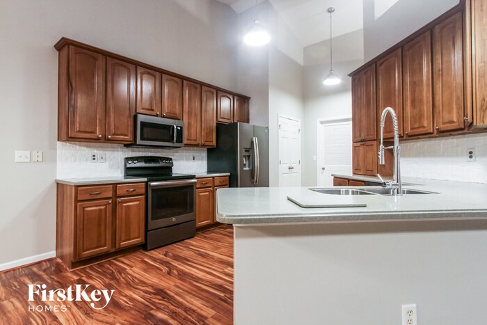 Building Photo - 1545 Old Thicket Ct