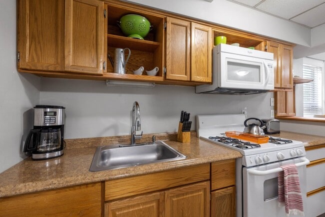 Building Photo - 792 Grove St