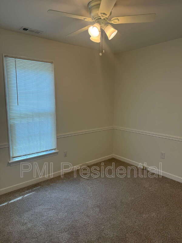 Building Photo - 3912 Sherwood Forest Terrace