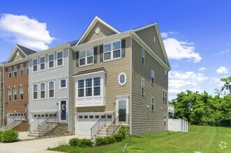 Building Photo - Upscale Millersville Townhouse with garage