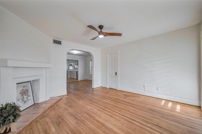 Building Photo - 1614 Ridgewood St