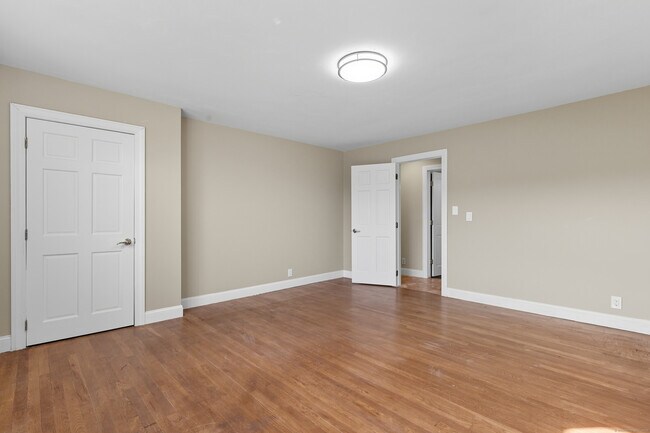 Building Photo - 142 Wolcott St