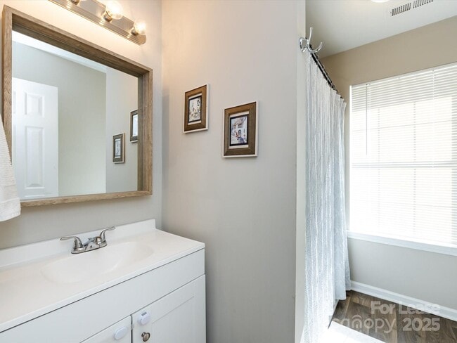 Building Photo - 7731 Ivy Hollow Dr