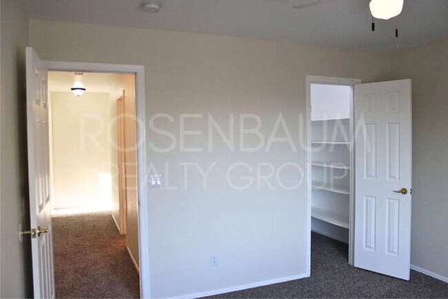 Building Photo - Gorgeous 5-bedrooms, 3-baths home in Super...