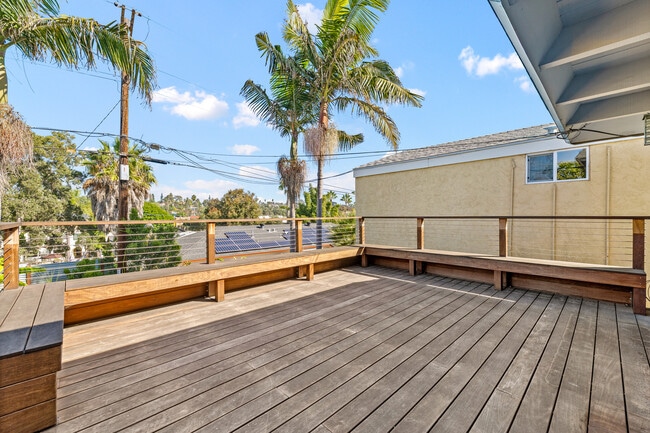 Building Photo - 425 Neptune Ave