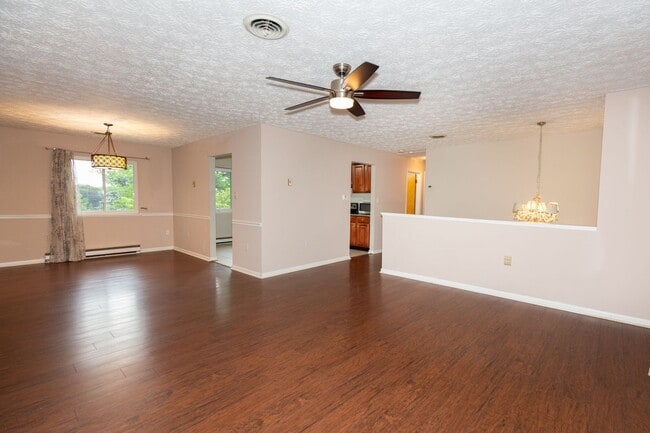Building Photo - 4 Bed, 2.5 Bath Single Family Home in Winc...