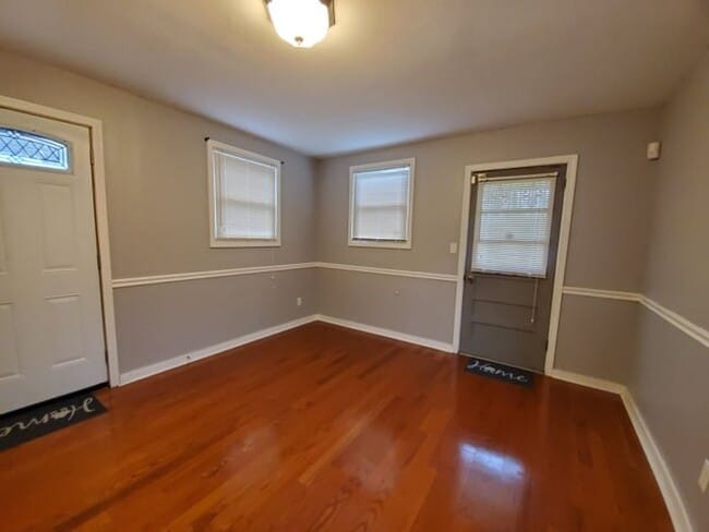 Building Photo - Prime East Nashville Living!