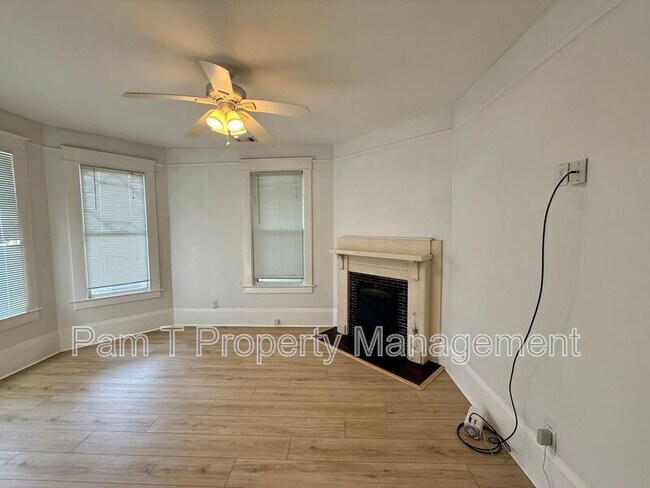 Building Photo - 611 W 44th St