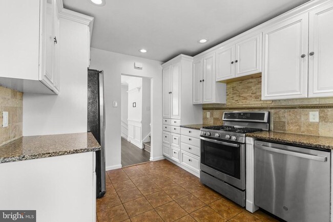 Building Photo - 215 Dolores Dr