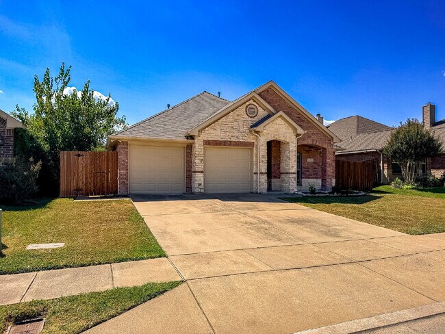 Building Photo - 3 bed, 2 Bath Home in North Fort Worth